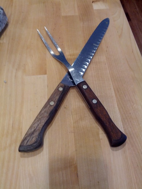 Yes, that would be our carving set.